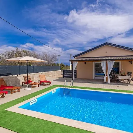 Kuca Za Odmor Aslan S Bazenom