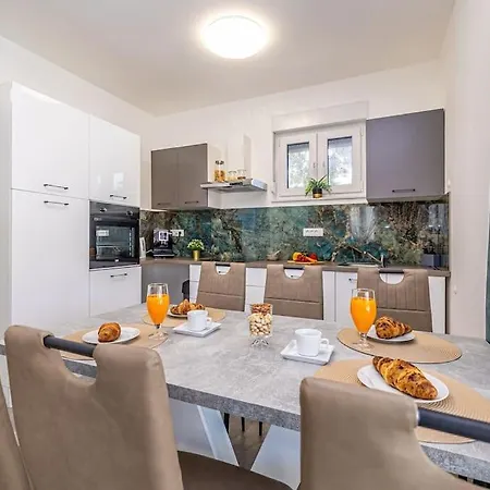 Ferienhaus Kuca Za Odmor Aslan S Bazenom *