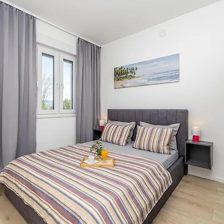 Kuca Za Odmor Aslan S Bazenom Vakantiehuis *