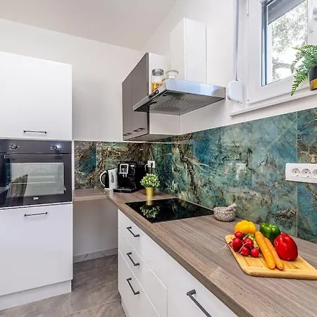 Vakantiehuis Kuca Za Odmor Aslan S Bazenom