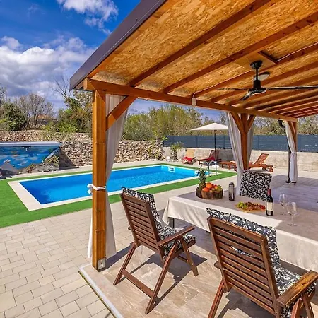 Kuca Za Odmor Aslan S Bazenom Vakantiehuis Gostinjac