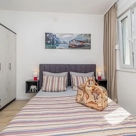 Kuca Za Odmor Aslan S Bazenom Vakantiehuis