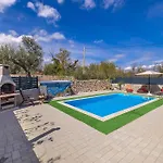 Hébergement de vacances Kuca Za Odmor Aslan S Bazenom *
