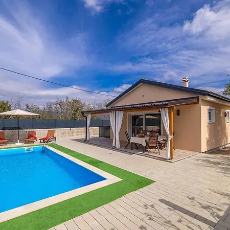 Kuca Za Odmor Aslan S Bazenom * Gostinjac