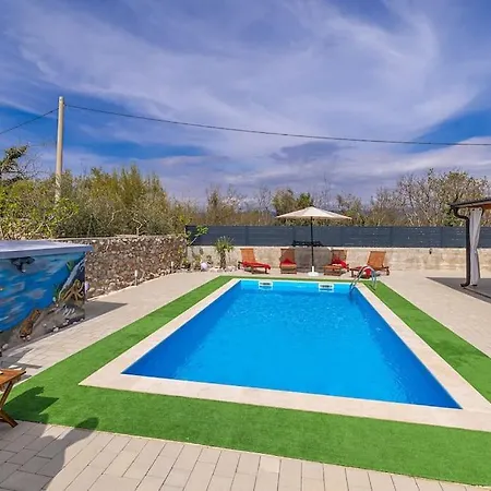 Kuca Za Odmor Aslan S Bazenom *