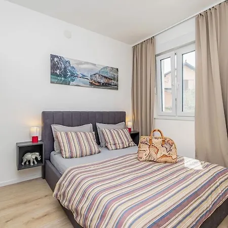 Prázdninový dům Kuca Za Odmor Aslan S Bazenom