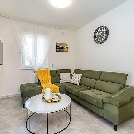 Kuca Za Odmor Aslan S Bazenom Gostinjac