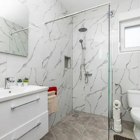 Kuca Za Odmor Aslan S Bazenom *