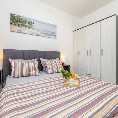 Prázdninový dům Kuca Za Odmor Aslan S Bazenom